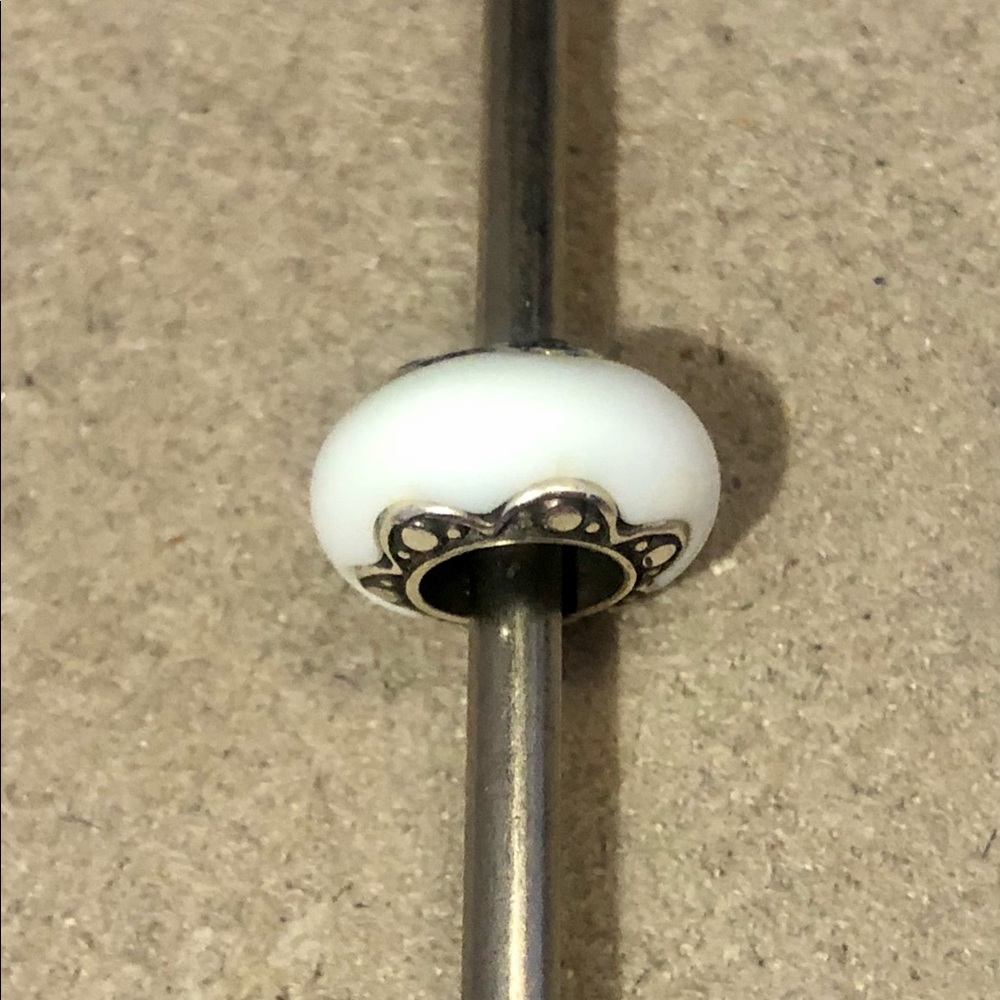 🆕Listing! 🆕 Brighton Primavera spacer in white Resin bead with silver edges